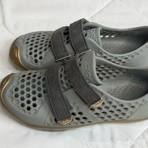 Plae Shoes Kids Size 3 Mimo Water Sneakers Gray Unisex
